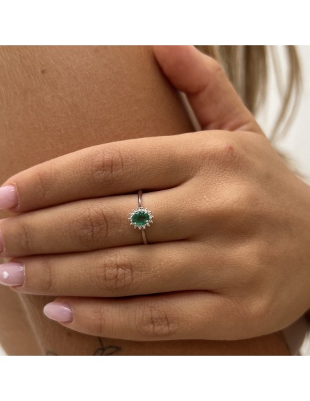 Anello Oro Bianco Principessa Smeraldo 5x4 0,35 Carati e Diamanti 0,08 [02273358]